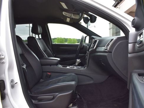 Used 2018 Jeep Grand Cherokee Altitude AWD/4WD image 15