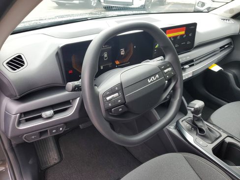 New 2025 Kia K4 LXS image 19