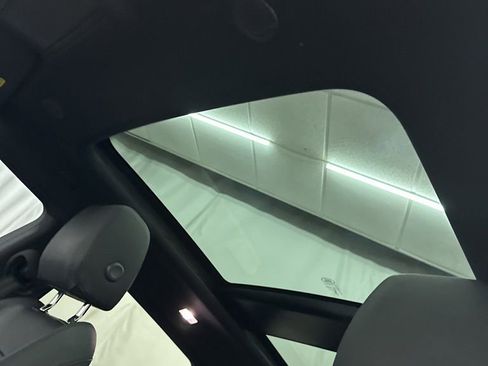 Used 2023 Land Rover Range Rover Evoque R-Dynamic SE image 21