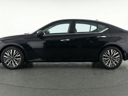 Used 2025 Nissan Altima 2.5 SV image 5