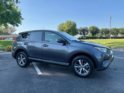Used 2018 Toyota RAV4 XLE w/ Carpet Mat Package FWD image 31
