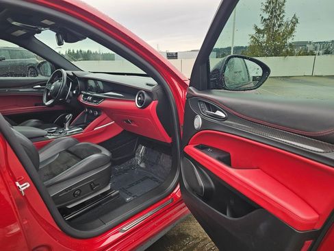 Used 2019 Alfa Romeo Stelvio Quadrifoglio image 13