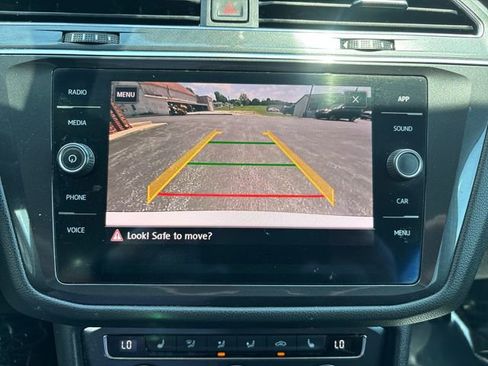 Used 2018 Volkswagen Tiguan SE AWD/4WD image 22