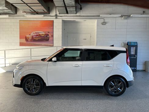 Used 2022 Kia Soul EX image 5