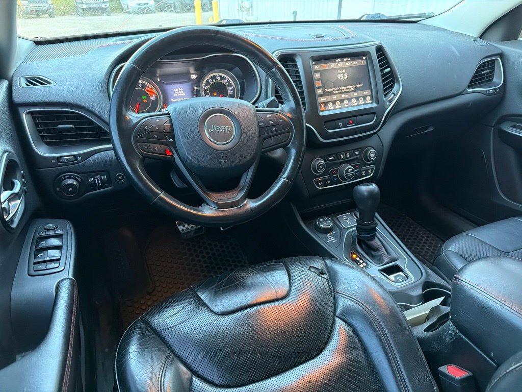 Used 2019 Jeep Cherokee Trailhawk AWD/4WD image 9