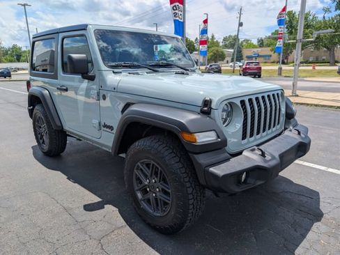 Used 2024 Jeep Wrangler Sport AWD/4WD image 7