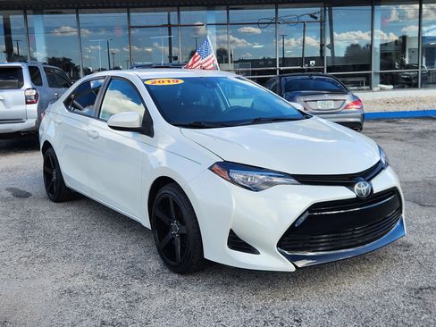 Used 2019 Toyota Corolla LE image 2