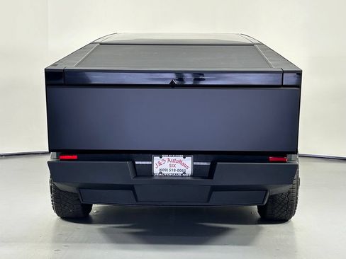 Used 2024 Tesla Cybertruck AWD Crew Cab image 6