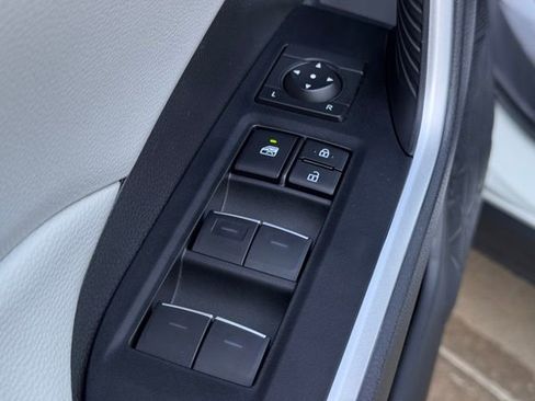 Used 2024 Toyota RAV4 XLE image 32