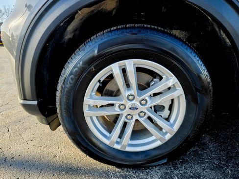 Used 2023 Ford Explorer XLT image 14