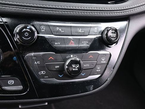 New 2026 Chrysler Pacifica Select image 19