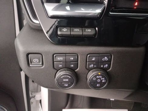 Used 2024 Chevrolet Silverado 1500 High Country w/ High Country Premium Package image 41