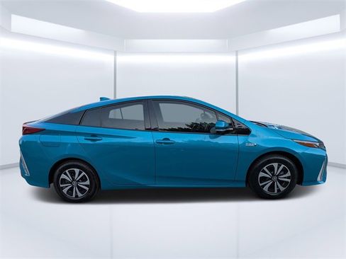 Used 2019 Toyota Prius Prime Premium image 2