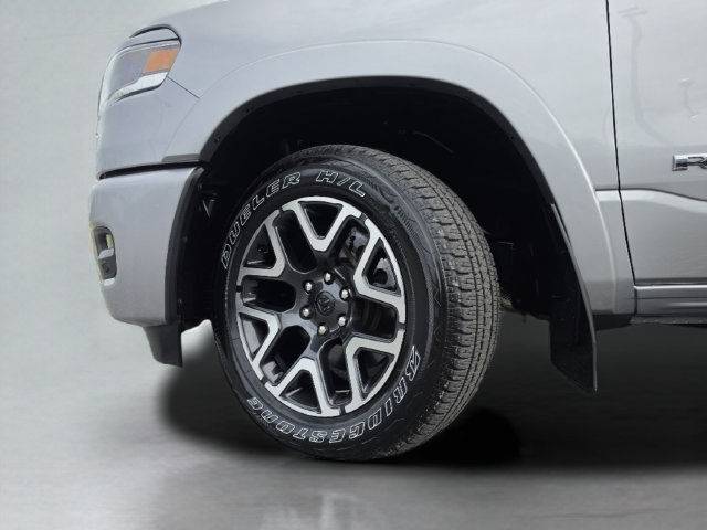 Used 2025 RAM 1500 Laramie AWD/4WD image 41
