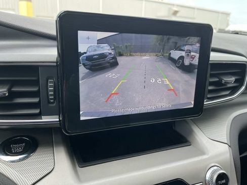 Used 2024 Ford Explorer XLT w/ Equipment Group 202A AWD/4WD image 42