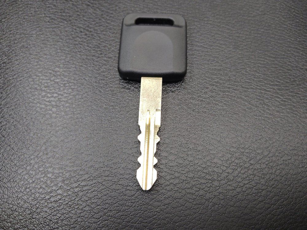 Used 2025 Nissan Versa S w/ Trunk Package FWD image 32