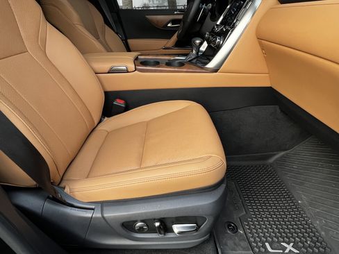 Used 2025 Lexus LX 600 4WD w/ Luxury Package image 45