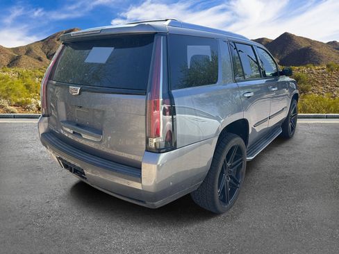 Used 2020 Cadillac Escalade Luxury w/ Escalade Sport Edition AWD/4WD image 5