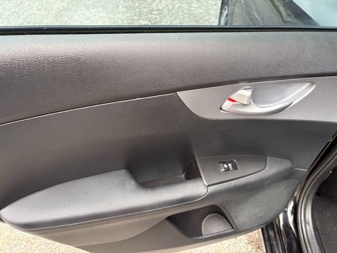 Used 2023 Kia Forte LXS w/ LXS Technology Package FWD image 18