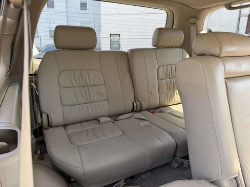 Used 2004 Lexus LX 470 4WD image 16