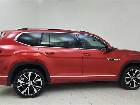 Used 2025 Volkswagen Atlas SEL Premium R-Line image 6