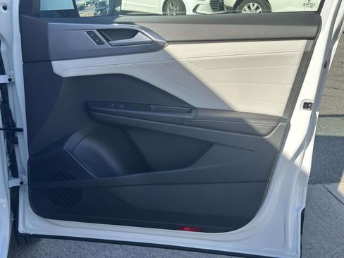 New 2026 Volkswagen Taos SEL AWD/4WD image 9