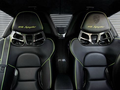 Used 2015 Porsche 918 Spyder image 22