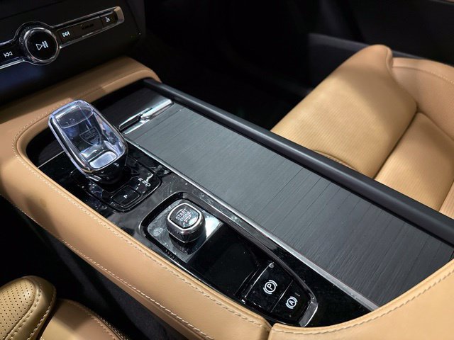 Used 2024 Volvo XC90 B6 Ultimate w/ Protection Package Premier AWD/4WD image 20