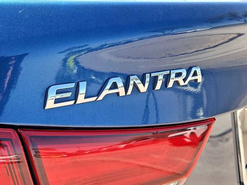 Used 2014 Hyundai Elantra SE image 12