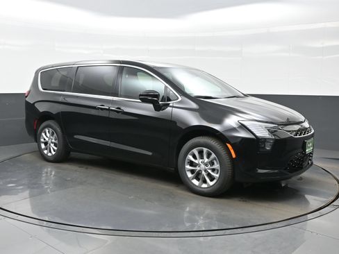 New 2027 Chrysler Pacifica Select AWD/4WD image 10