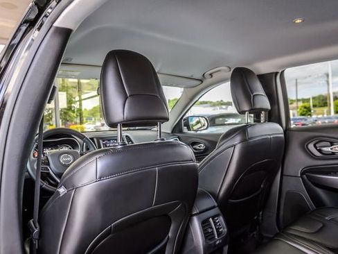 Used 2019 Jeep Cherokee Latitude Plus FWD image 41