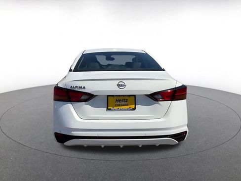 Used 2025 Nissan Altima 2.5 SV FWD image 12