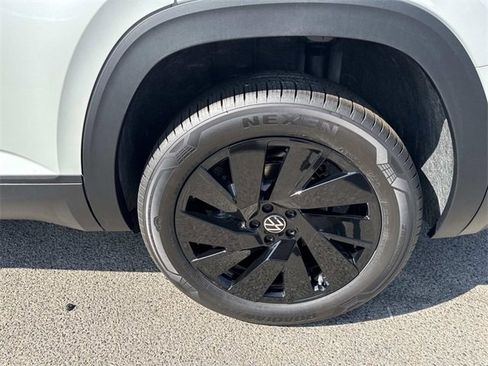 New 2026 Volkswagen Atlas SE image 8