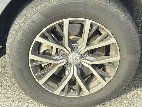Used 2020 Volkswagen Tiguan SE w/ Panoramic Sunroof Package image 10