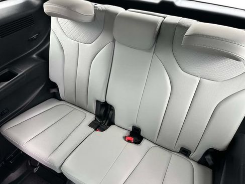 Used 2023 Hyundai Palisade SEL w/ Premium Package AWD/4WD image 12
