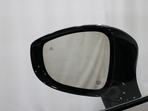 Used 2023 Chrysler Pacifica Limited FWD image 20