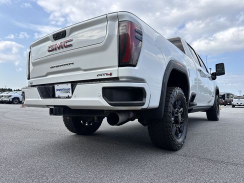 Used 2024 GMC Sierra 2500 AT4 w/ AT4 Premium Plus Package AWD/4WD image 10