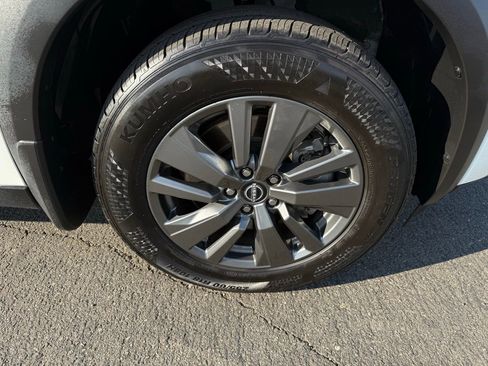 Certified 2024 Nissan Pathfinder S image 8