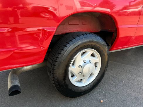 Used 2002 Ford E-350 and Econoline 350 Super Duty RWD image 24
