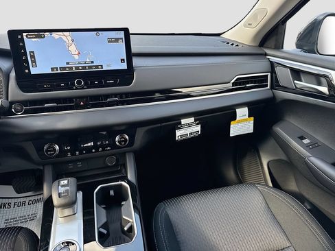 Used 2025 Mitsubishi Outlander ES FWD image 24