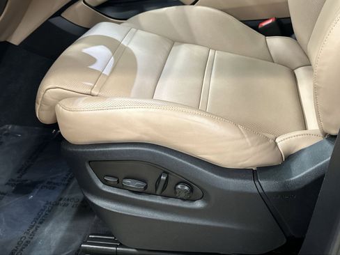 Used 2024 Porsche Cayenne image 18