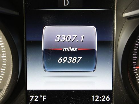 Used 2019 Mercedes-Benz GLC 300 image 28