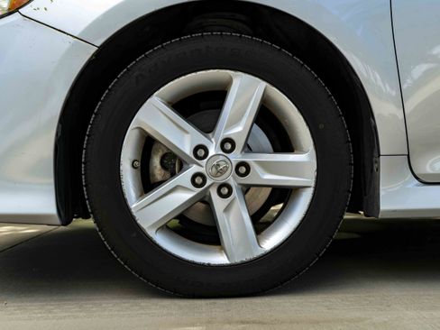 Used 2013 Toyota Camry SE FWD image 14