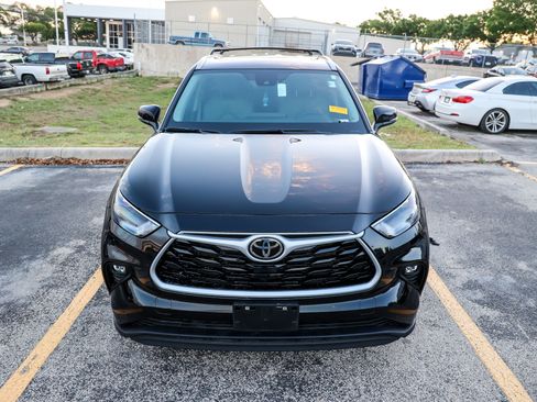 Used 2025 Toyota Highlander XLE image 5