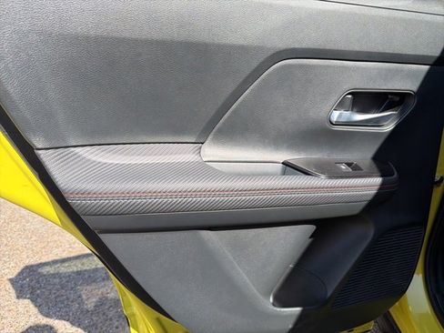 Certified 2025 Nissan Kicks SR image 9