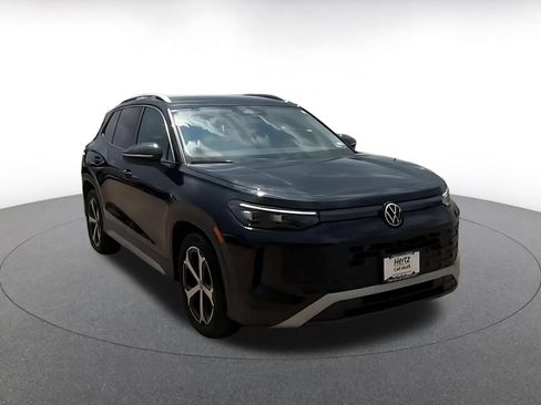 Used 2026 Volkswagen Tiguan SE FWD image 3