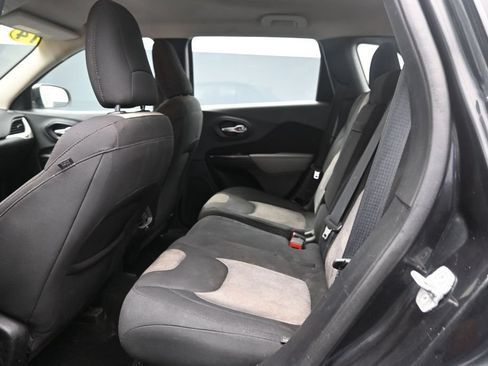 Used 2014 Jeep Cherokee Sport FWD image 20