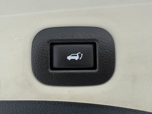 Used 2020 Nissan Rogue SV image 7