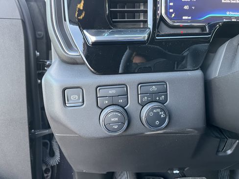 Used 2024 Chevrolet Silverado 1500 LT image 9