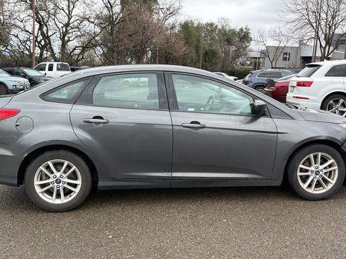 Used 2018 Ford Focus SE image 4